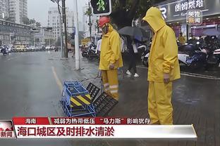 没手感！爱德华兹半场8投仅1中拿到6分 三分3中0